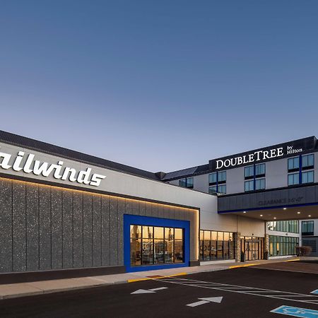 Doubletree By Hilton Madison East Hotel Екстериор снимка