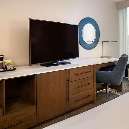 Doubletree By Hilton Madison East Hotel Екстериор снимка