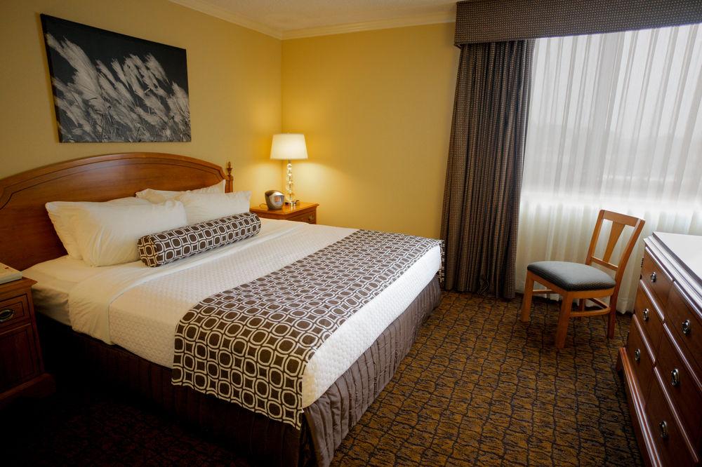 Doubletree By Hilton Madison East Hotel Екстериор снимка