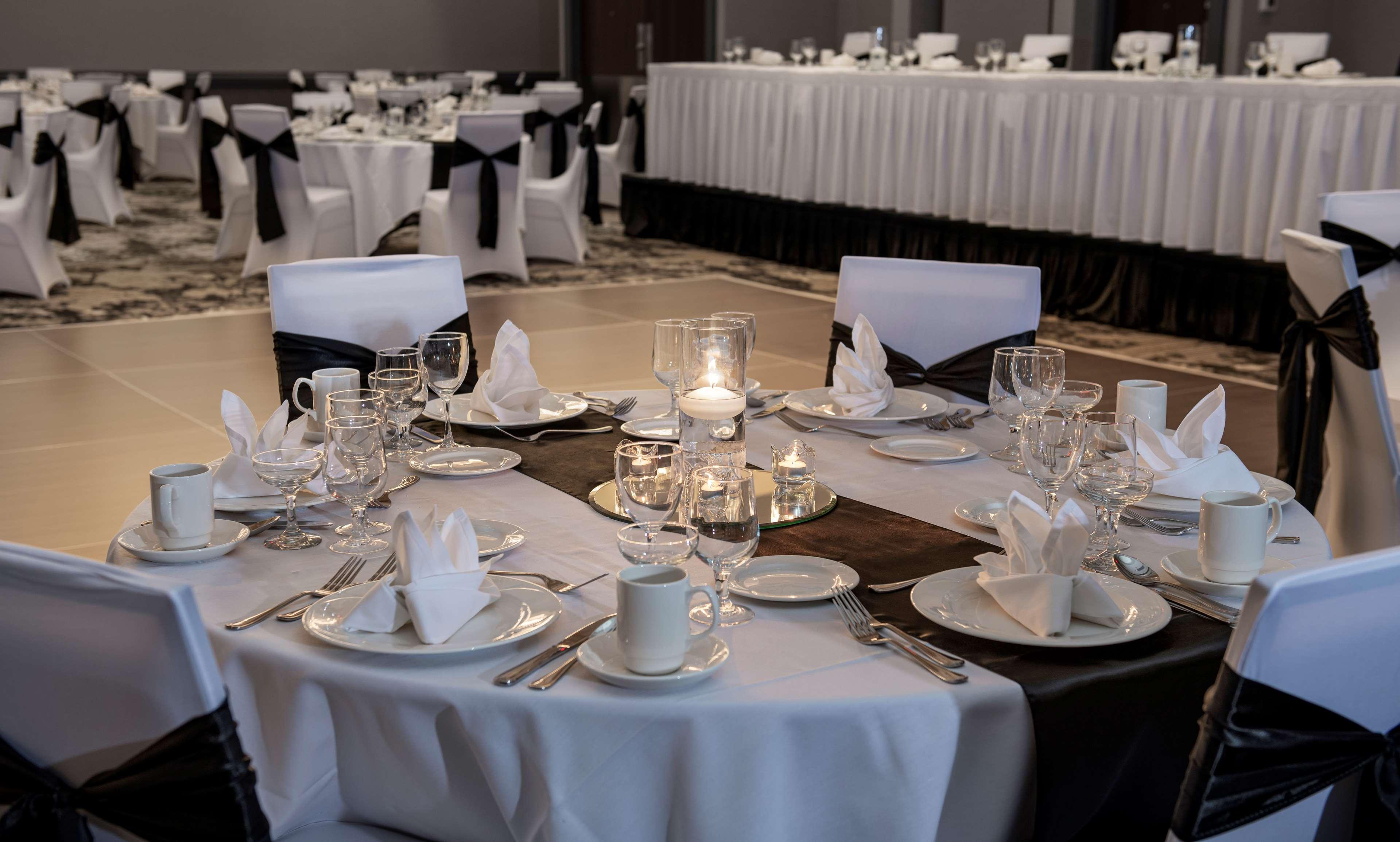 Doubletree By Hilton Madison East Hotel Екстериор снимка