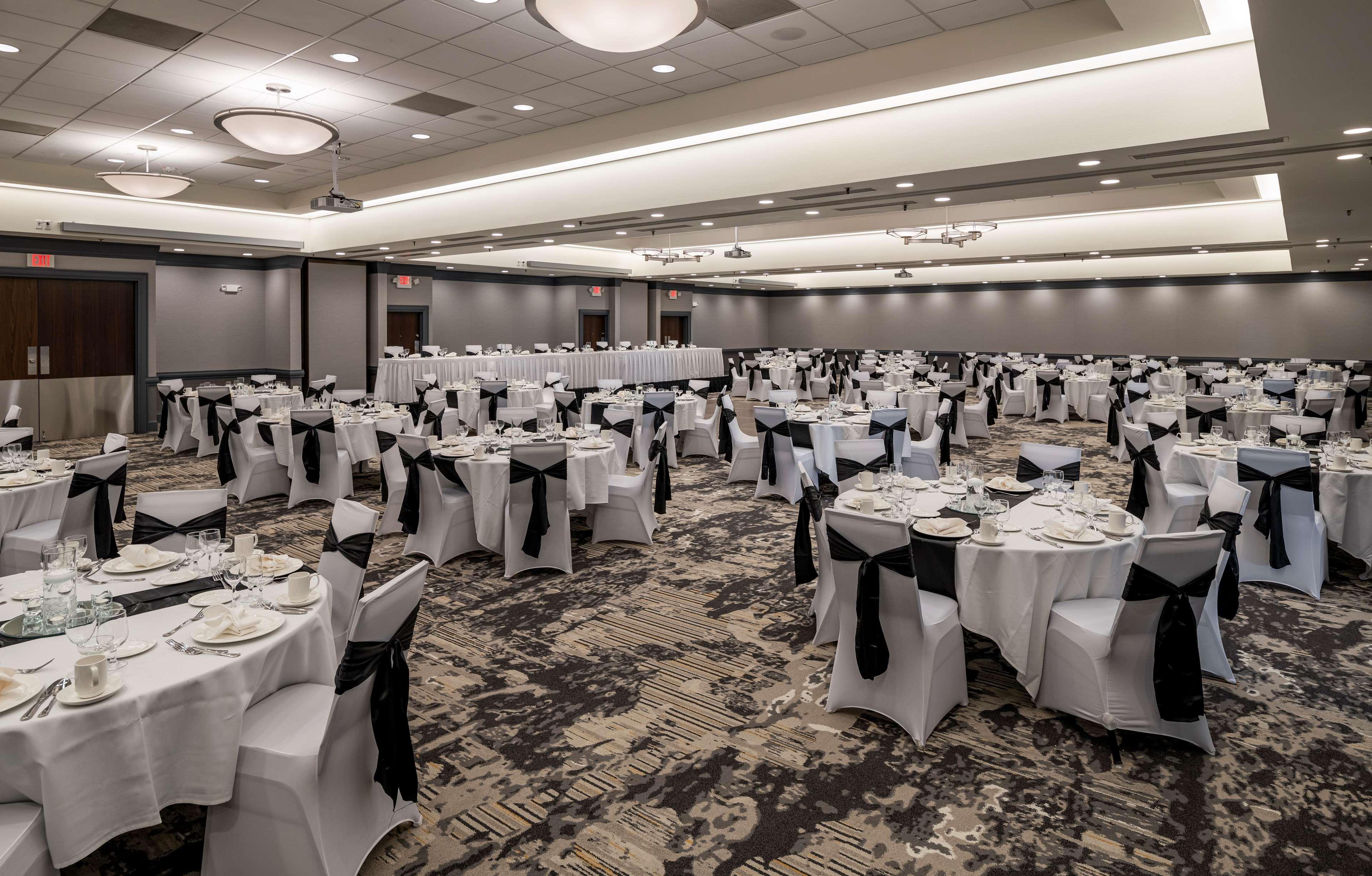 Doubletree By Hilton Madison East Hotel Екстериор снимка