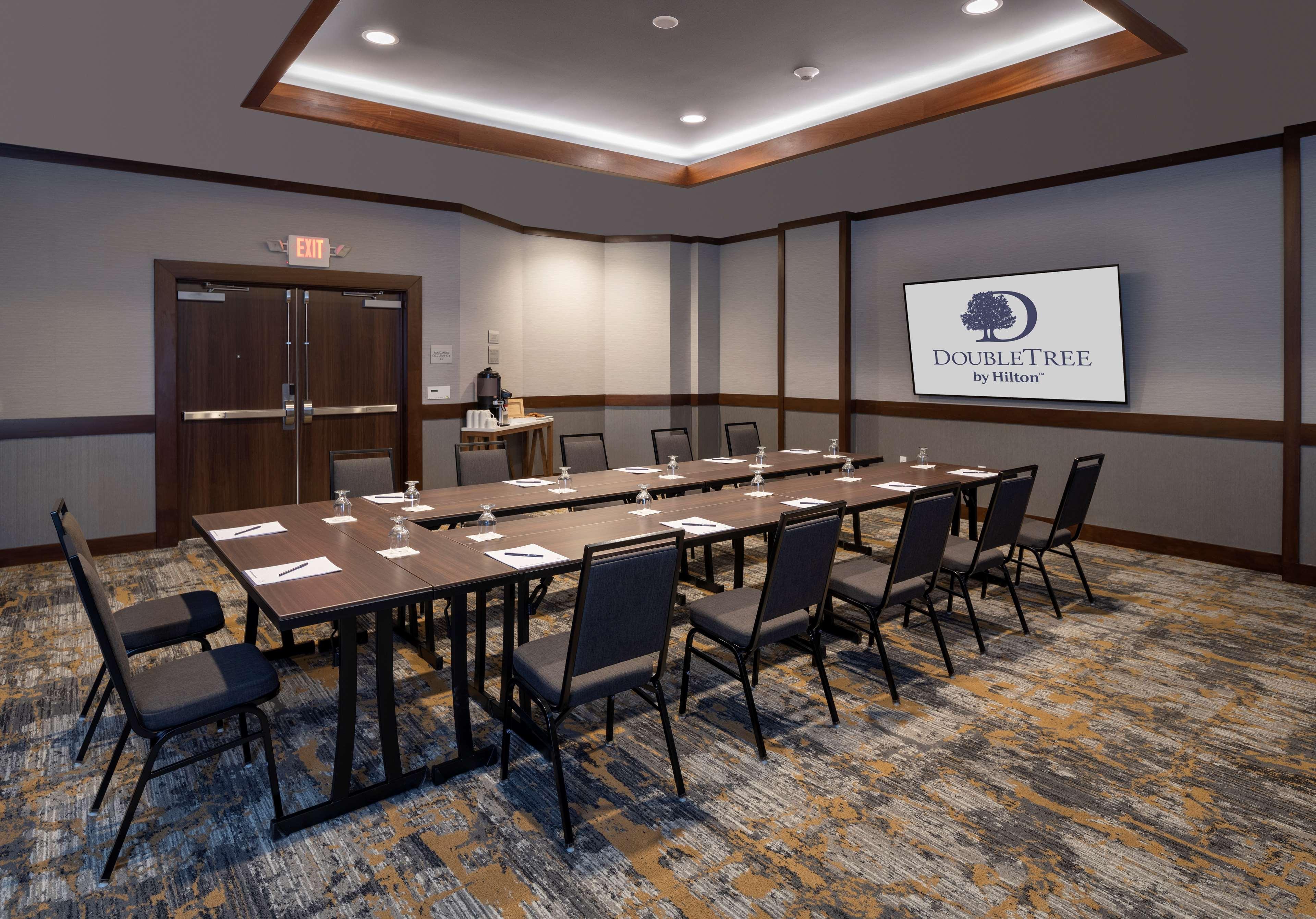 Doubletree By Hilton Madison East Hotel Екстериор снимка