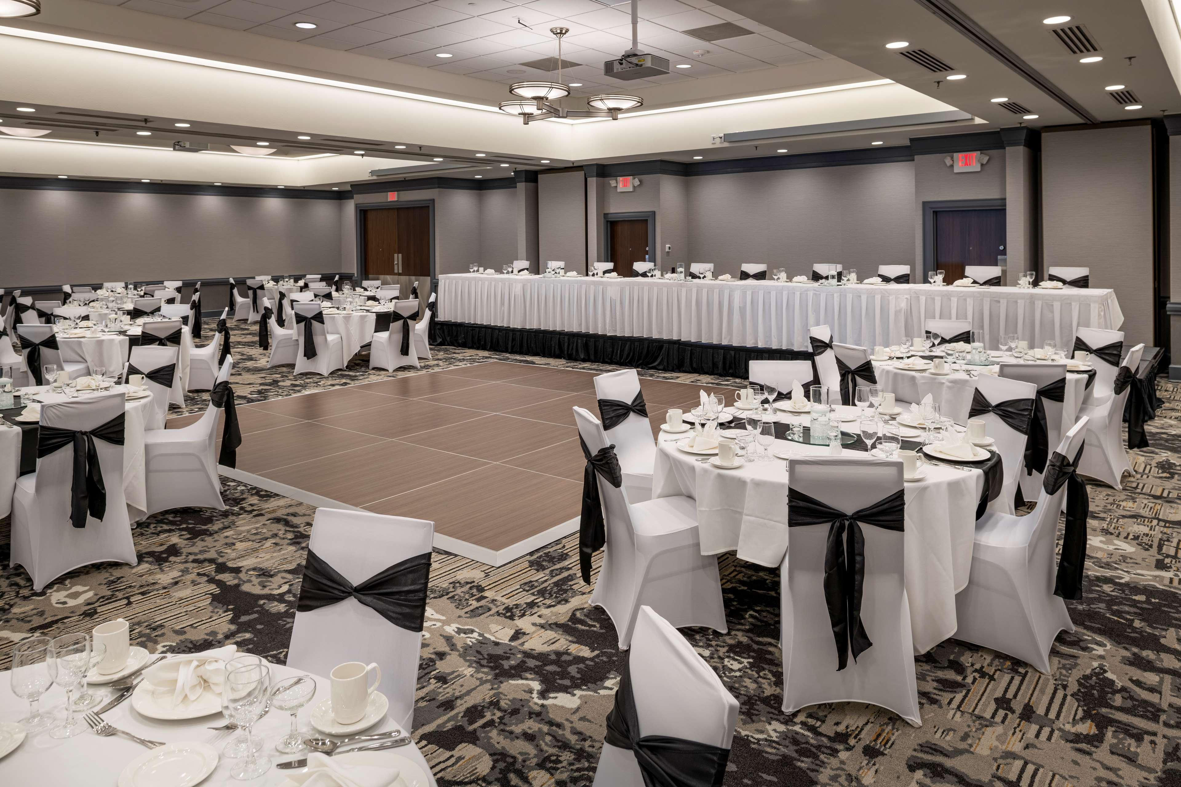 Doubletree By Hilton Madison East Hotel Екстериор снимка