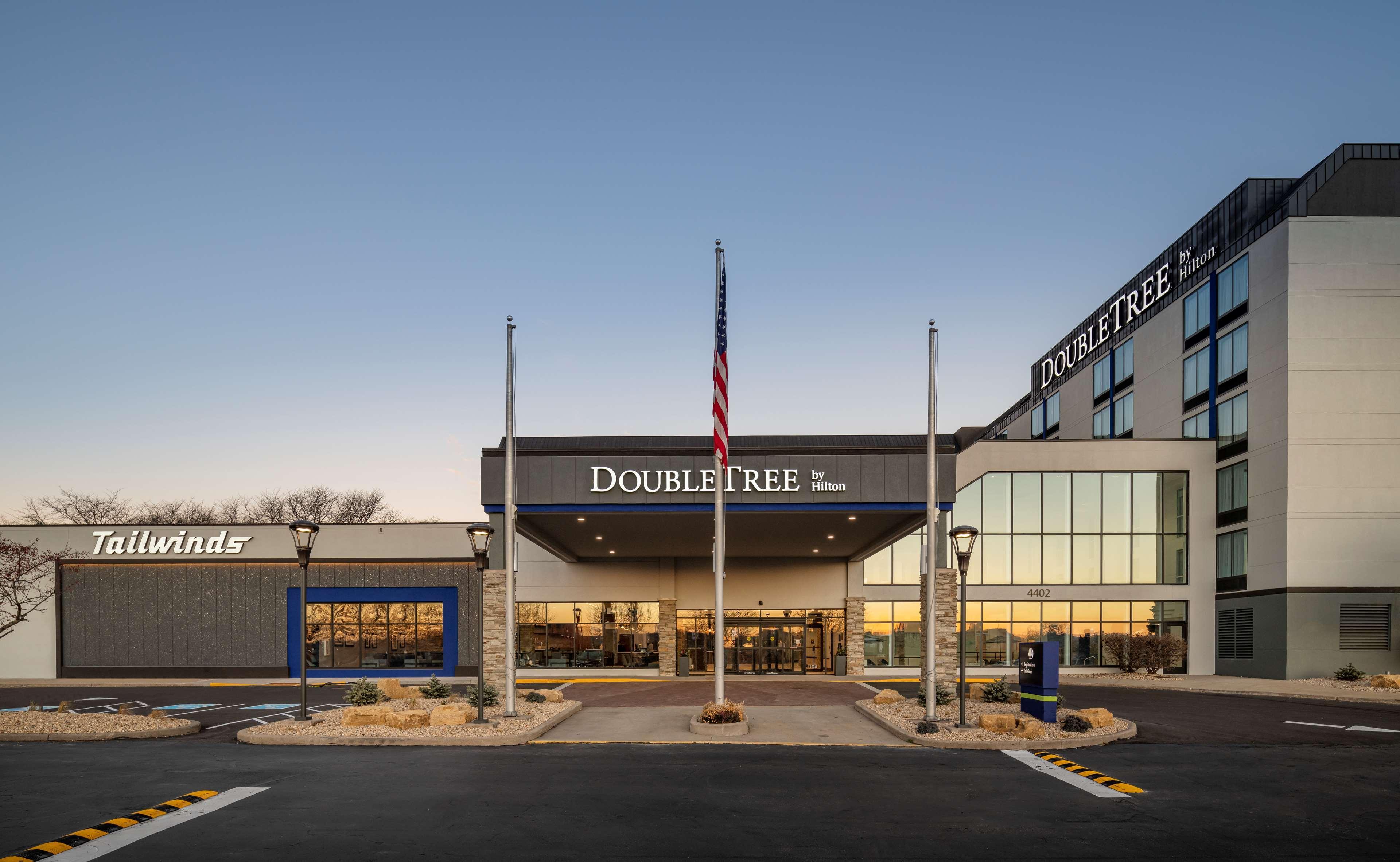 Doubletree By Hilton Madison East Hotel Екстериор снимка