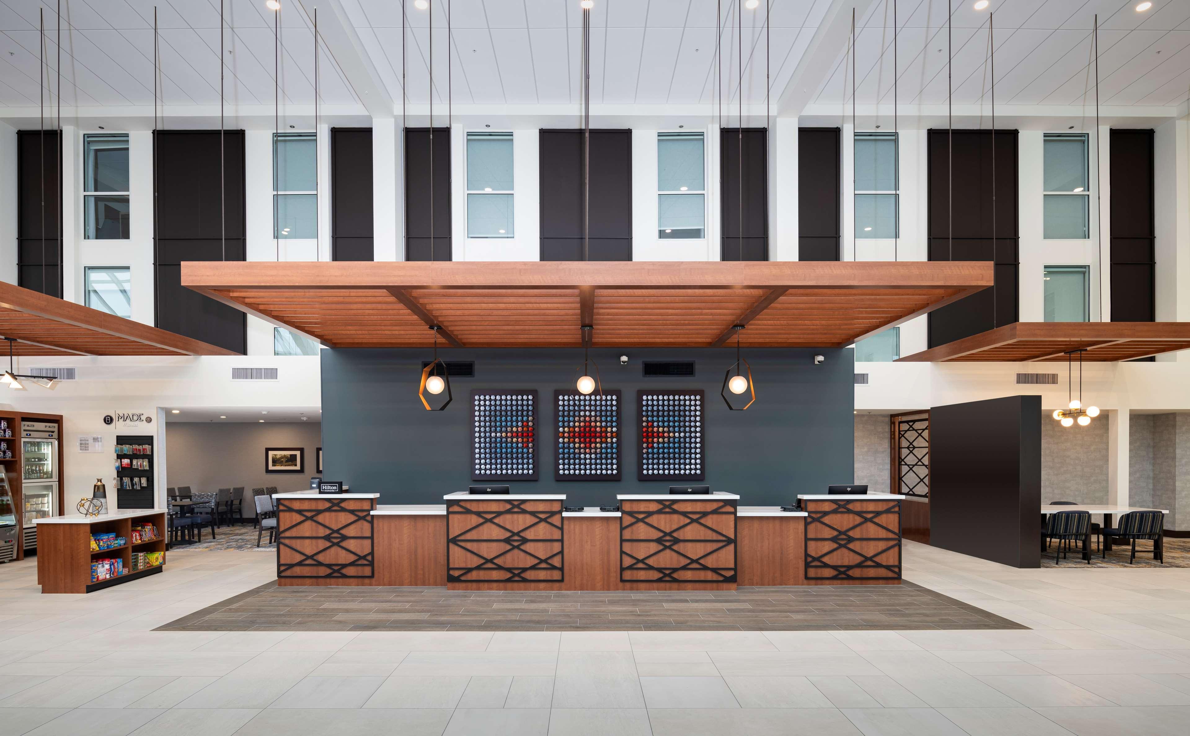 Doubletree By Hilton Madison East Hotel Екстериор снимка