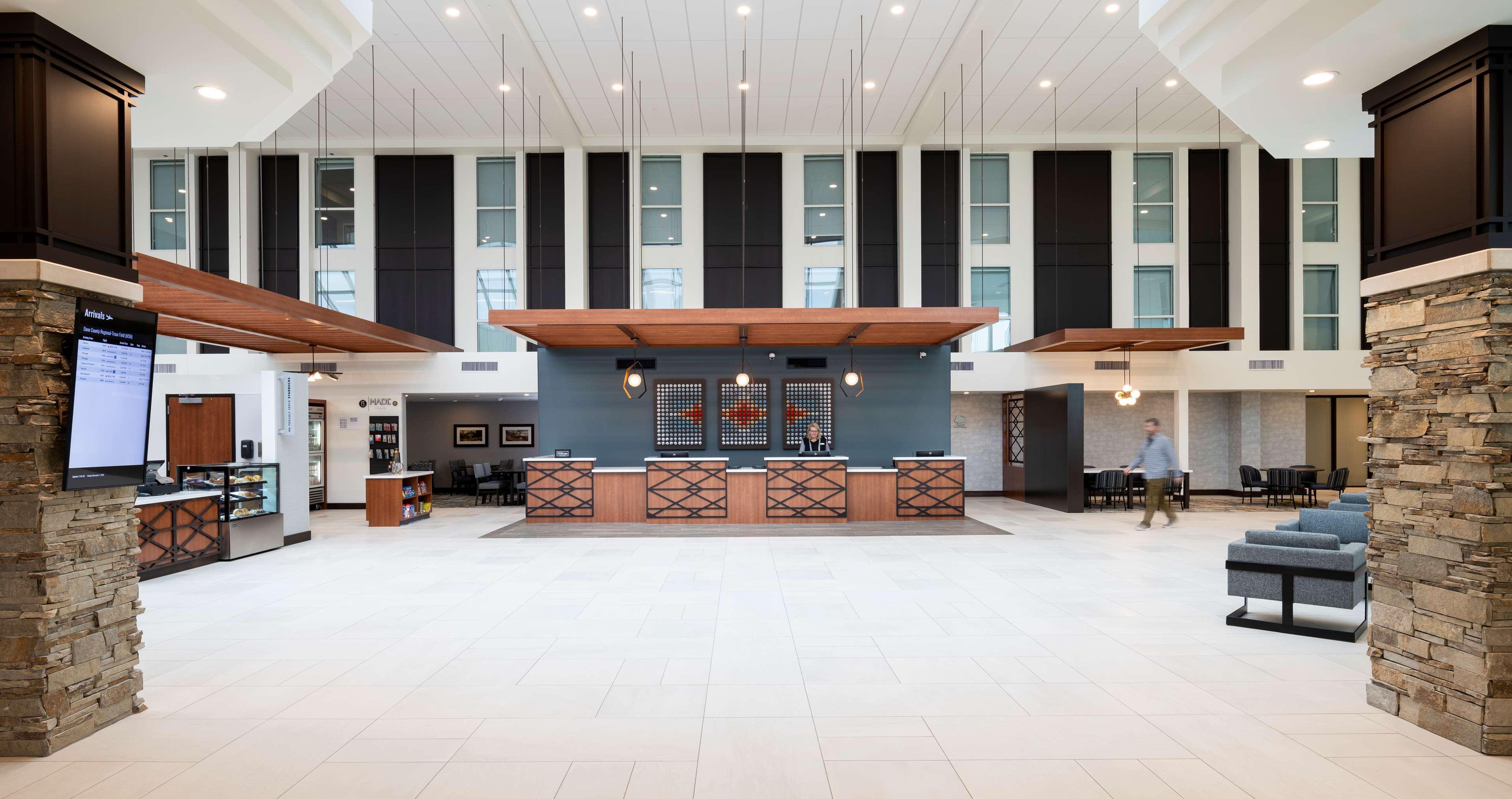 Doubletree By Hilton Madison East Hotel Екстериор снимка