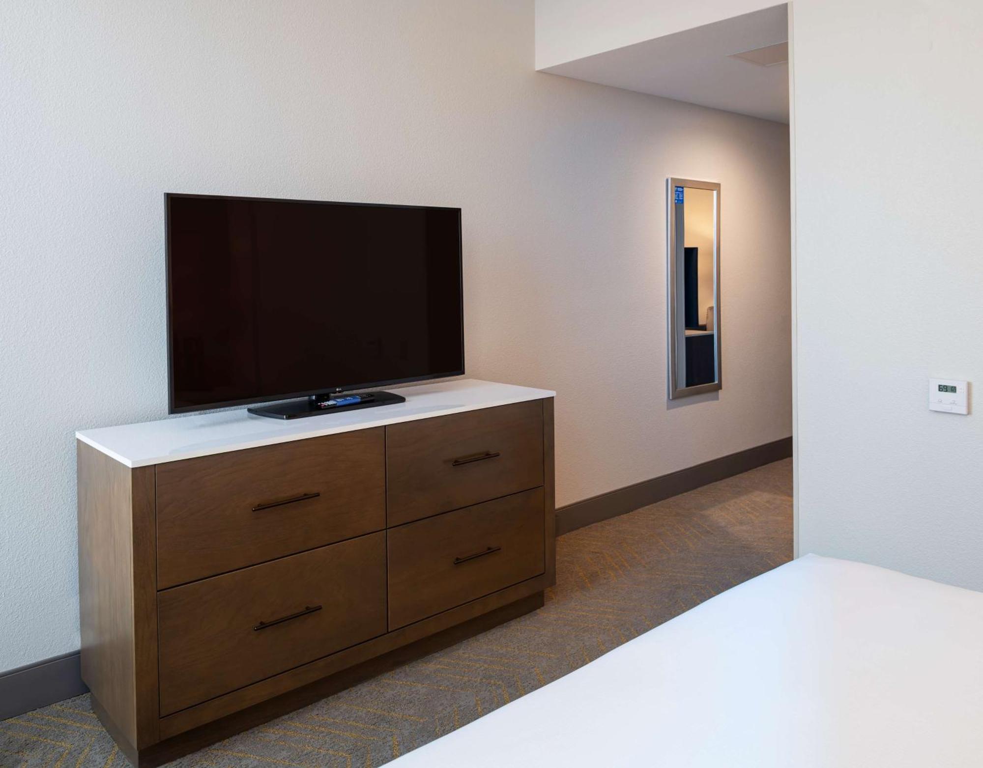 Doubletree By Hilton Madison East Hotel Екстериор снимка