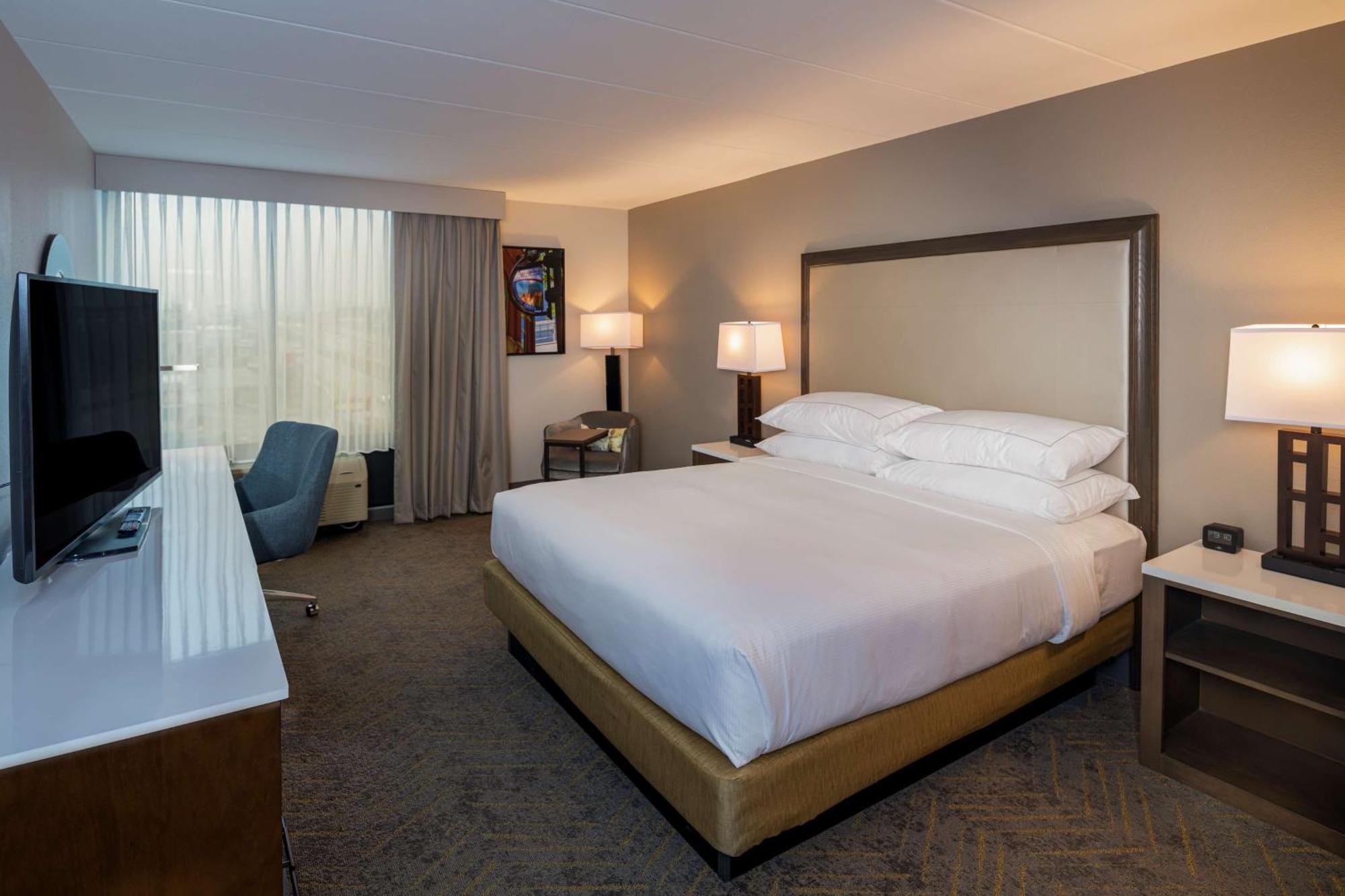 Doubletree By Hilton Madison East Hotel Екстериор снимка