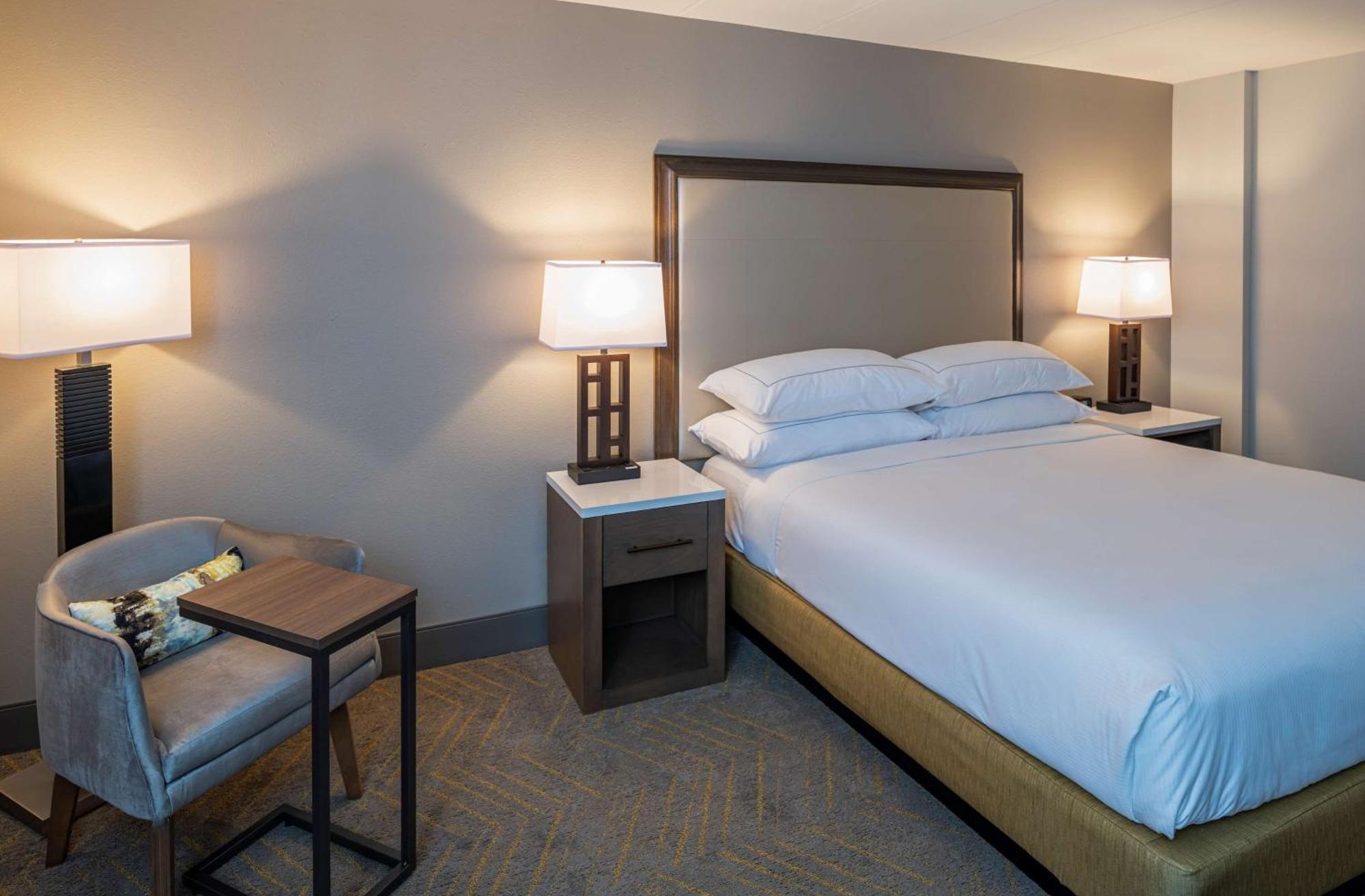 Doubletree By Hilton Madison East Hotel Екстериор снимка
