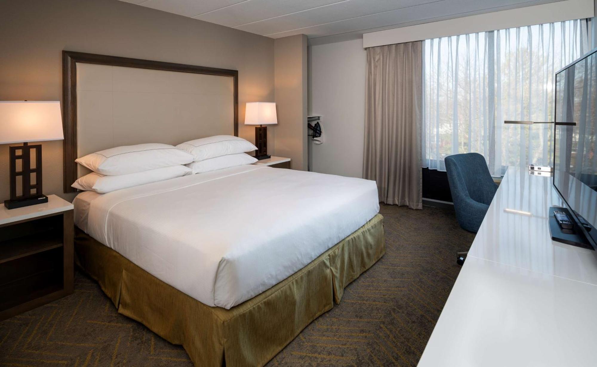 Doubletree By Hilton Madison East Hotel Екстериор снимка