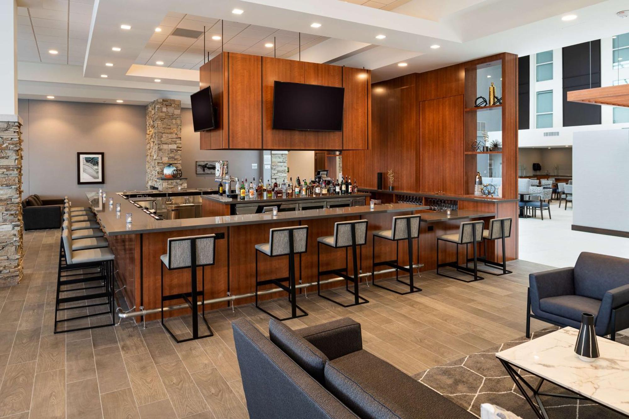 Doubletree By Hilton Madison East Hotel Екстериор снимка