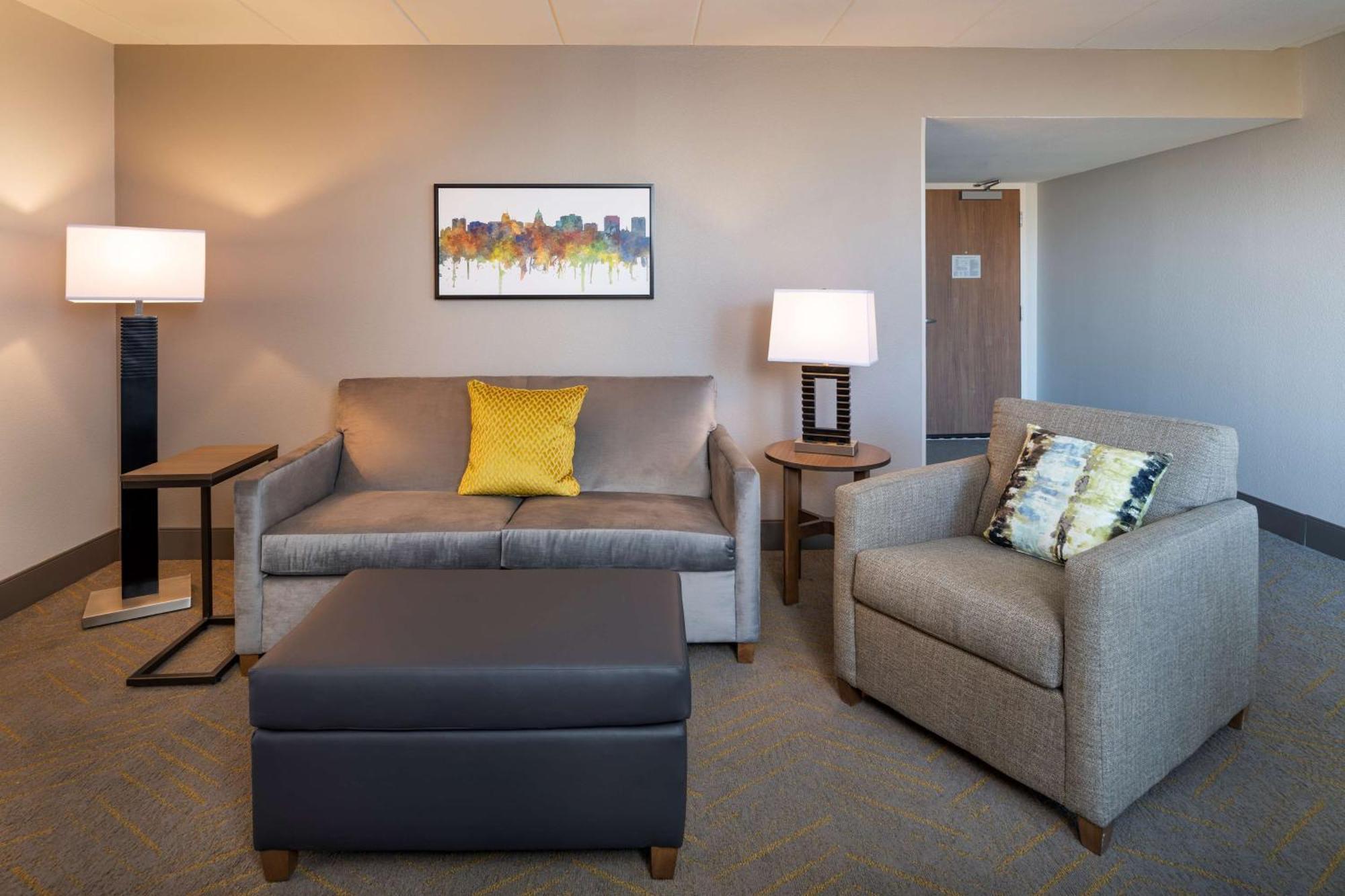 Doubletree By Hilton Madison East Hotel Екстериор снимка
