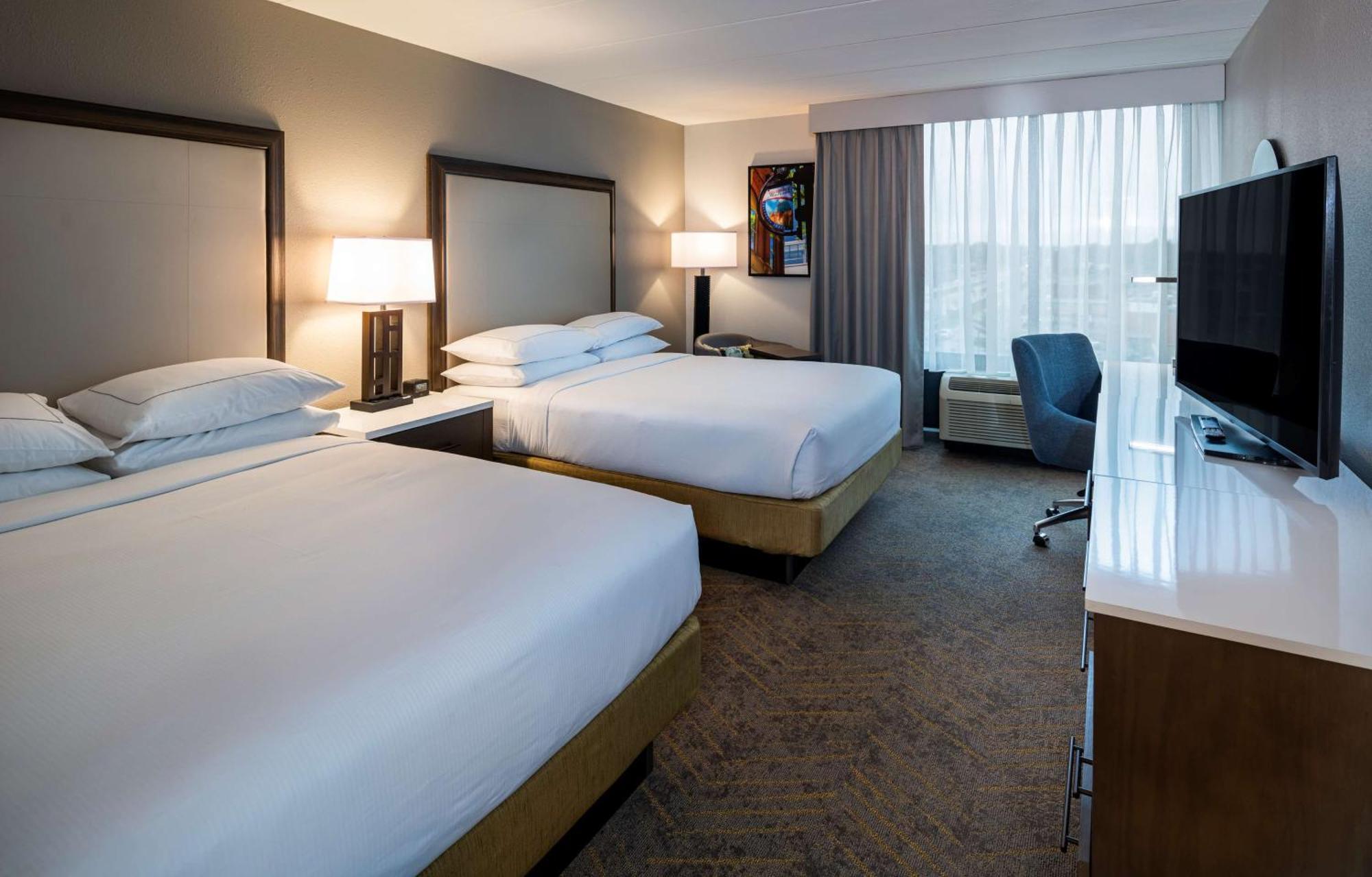 Doubletree By Hilton Madison East Hotel Екстериор снимка