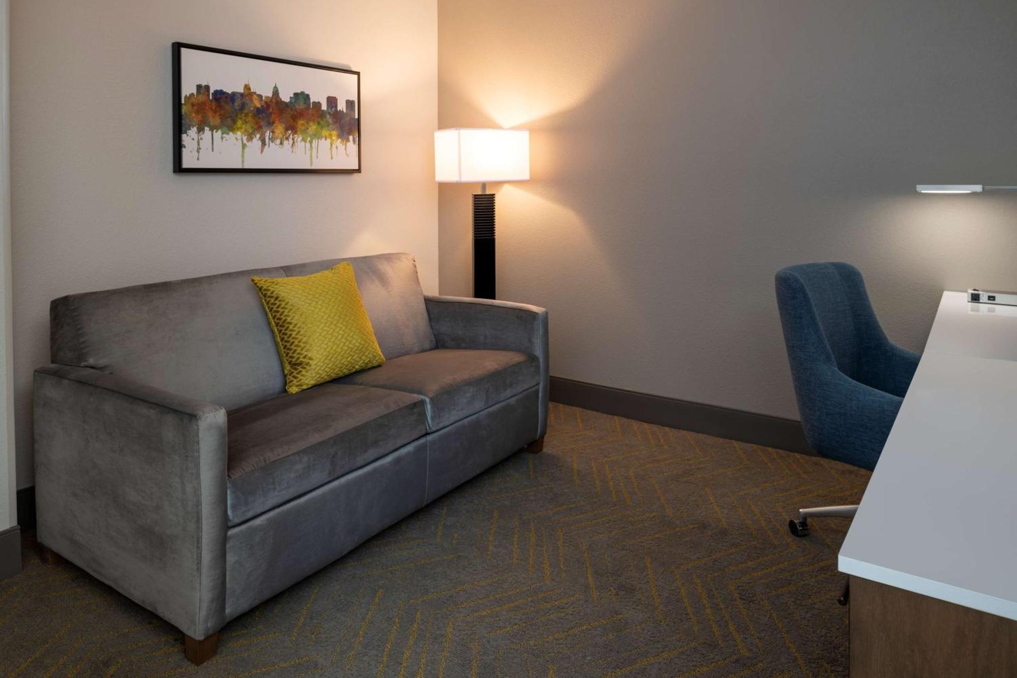 Doubletree By Hilton Madison East Hotel Екстериор снимка