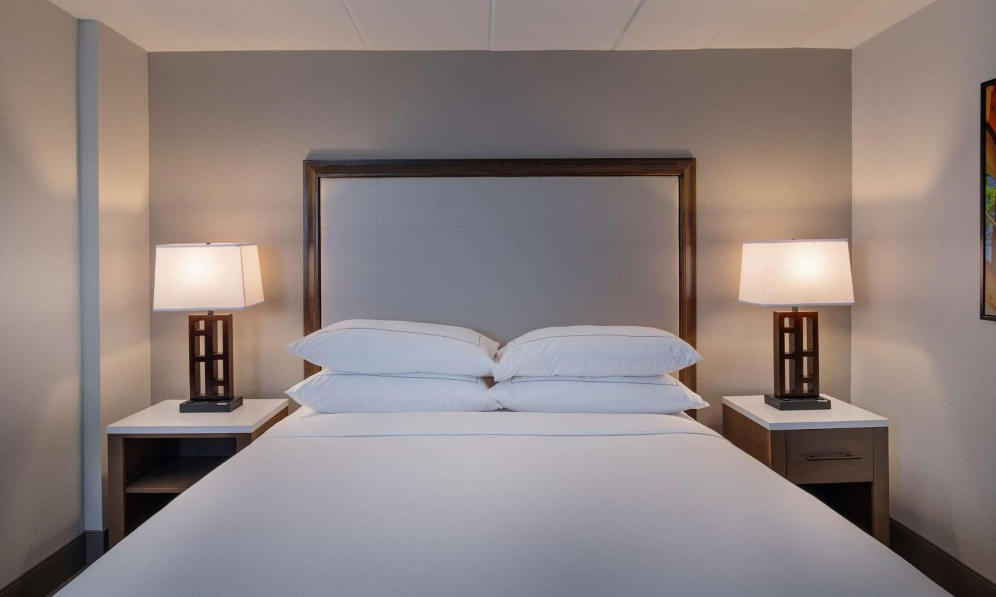 Doubletree By Hilton Madison East Hotel Екстериор снимка