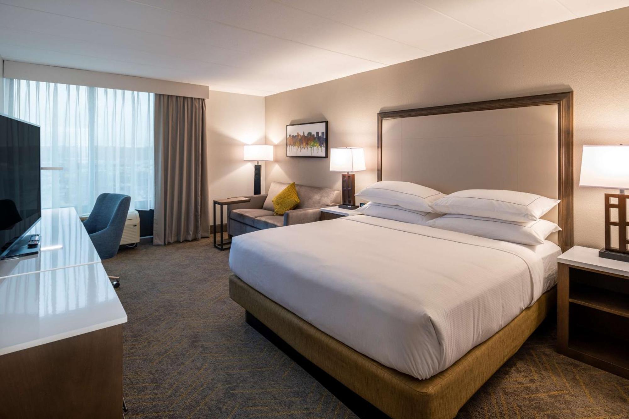 Doubletree By Hilton Madison East Hotel Екстериор снимка
