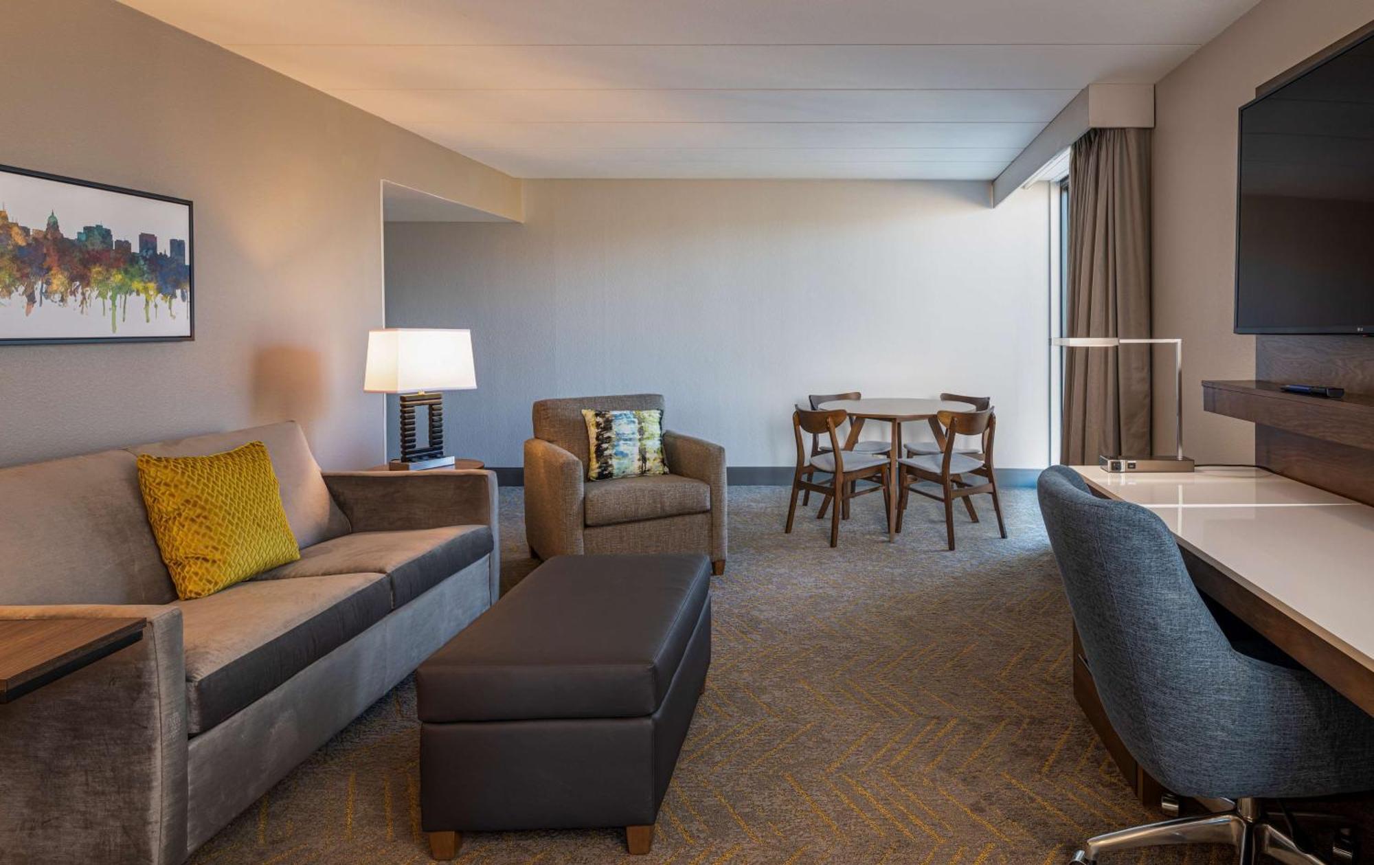 Doubletree By Hilton Madison East Hotel Екстериор снимка