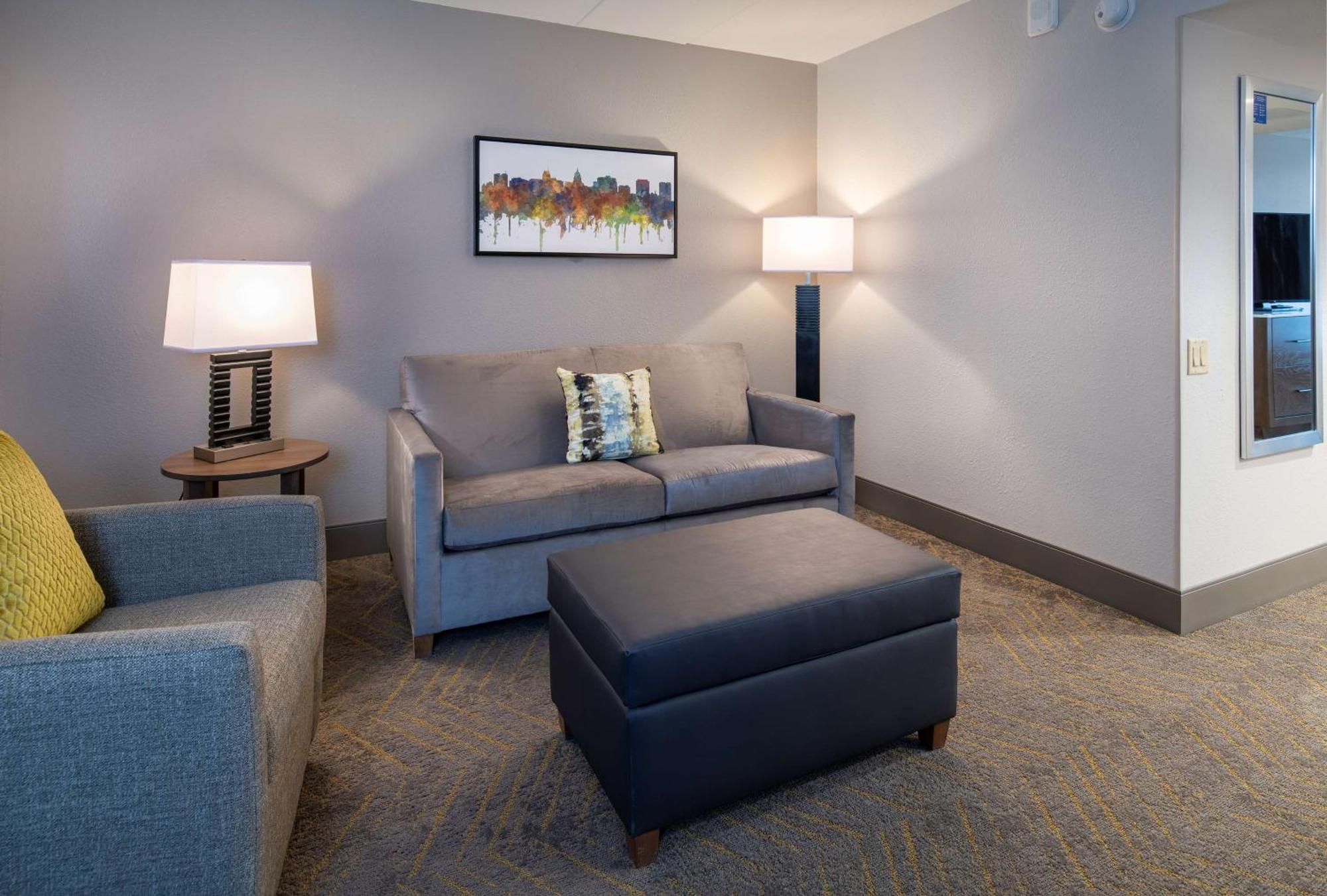 Doubletree By Hilton Madison East Hotel Екстериор снимка