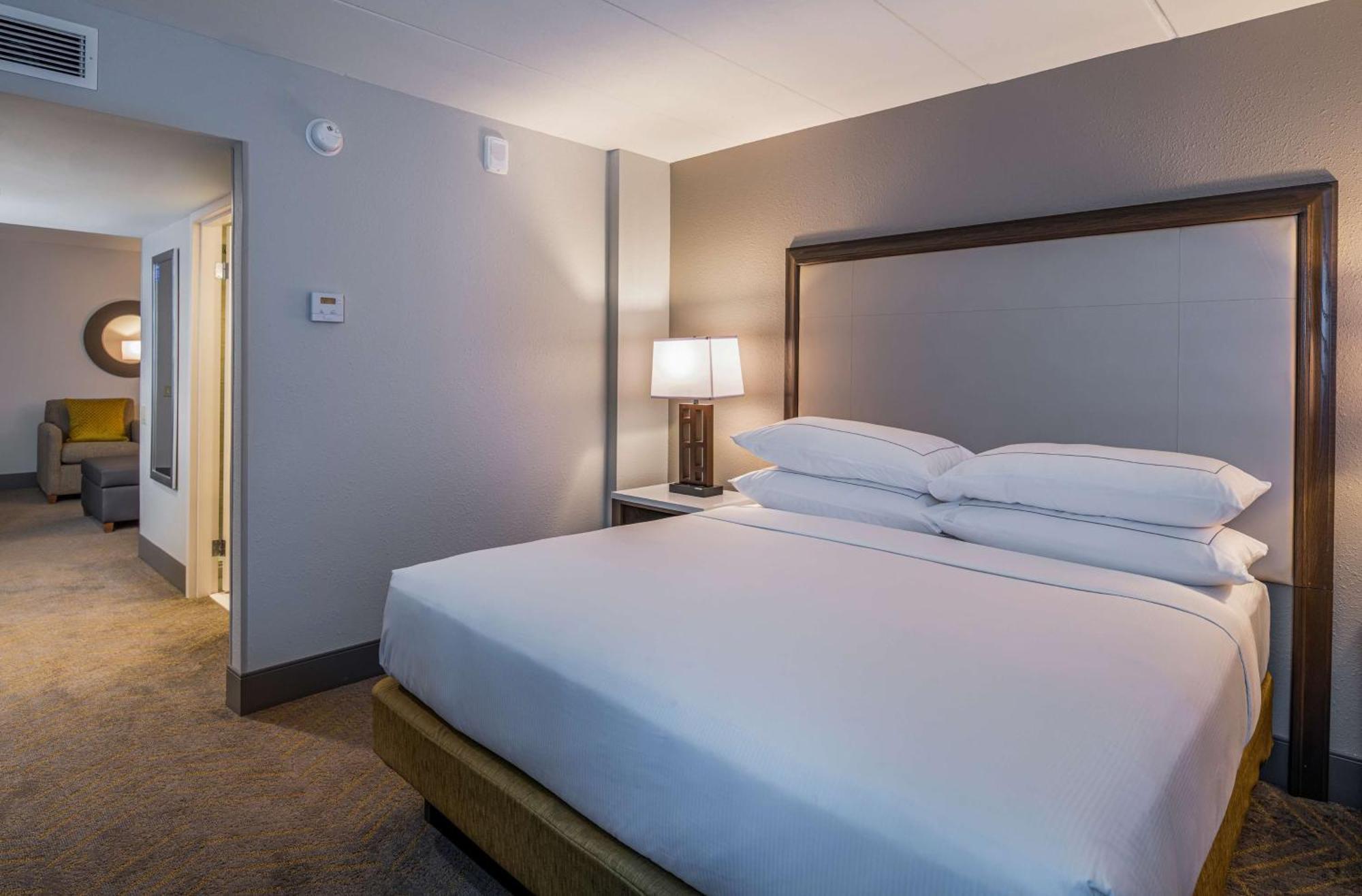 Doubletree By Hilton Madison East Hotel Екстериор снимка