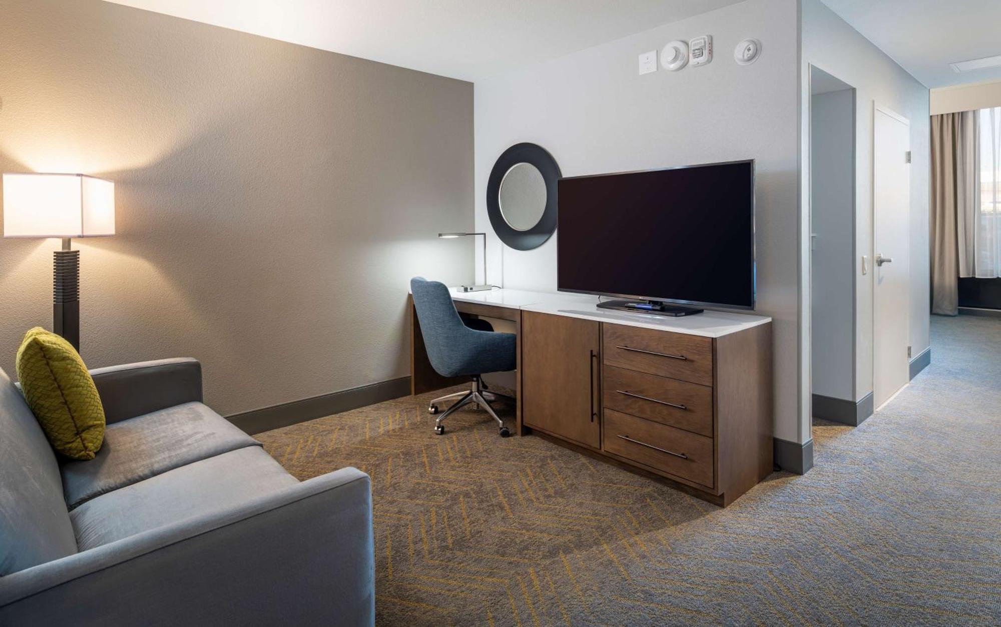 Doubletree By Hilton Madison East Hotel Екстериор снимка
