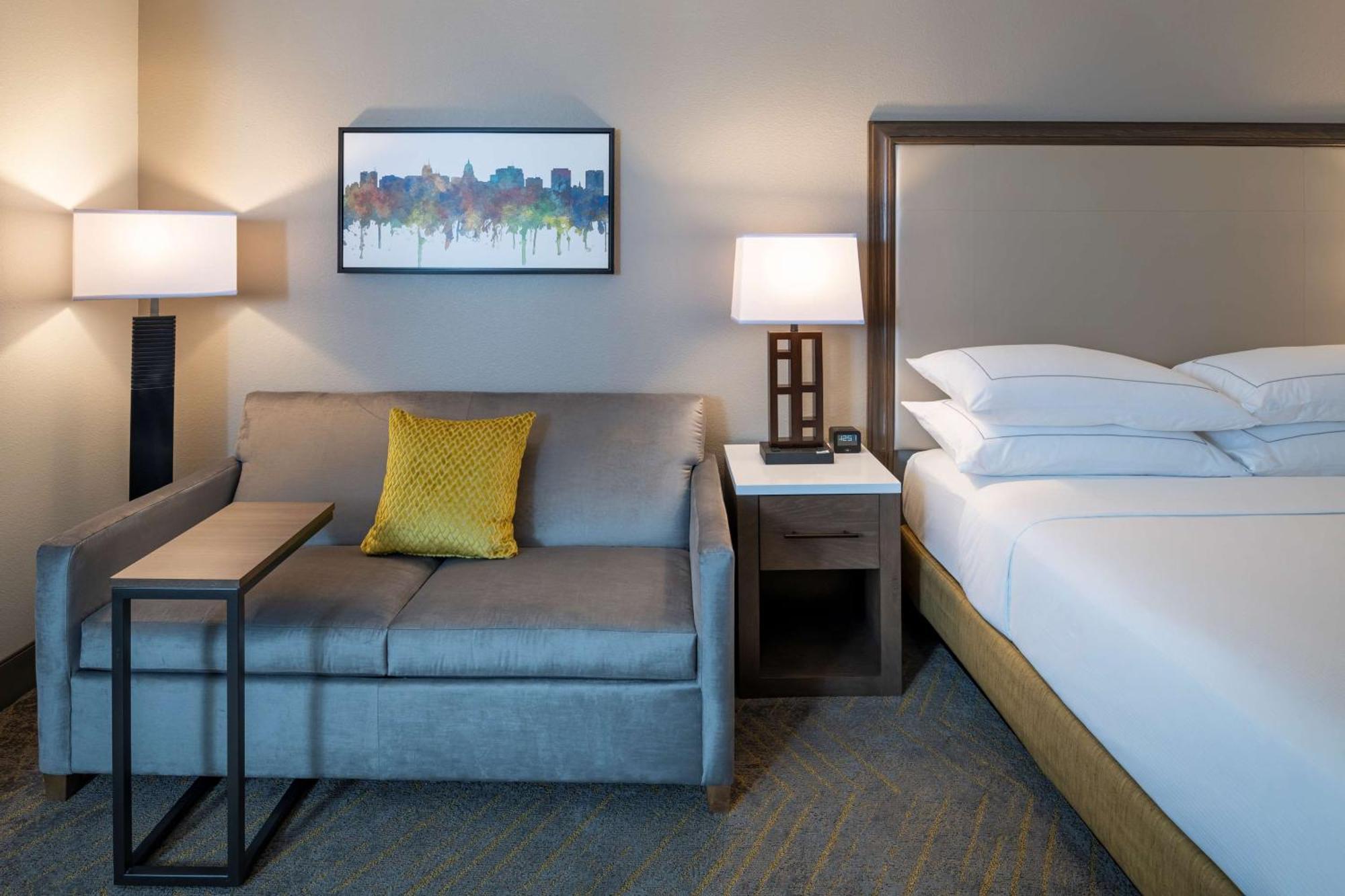 Doubletree By Hilton Madison East Hotel Екстериор снимка