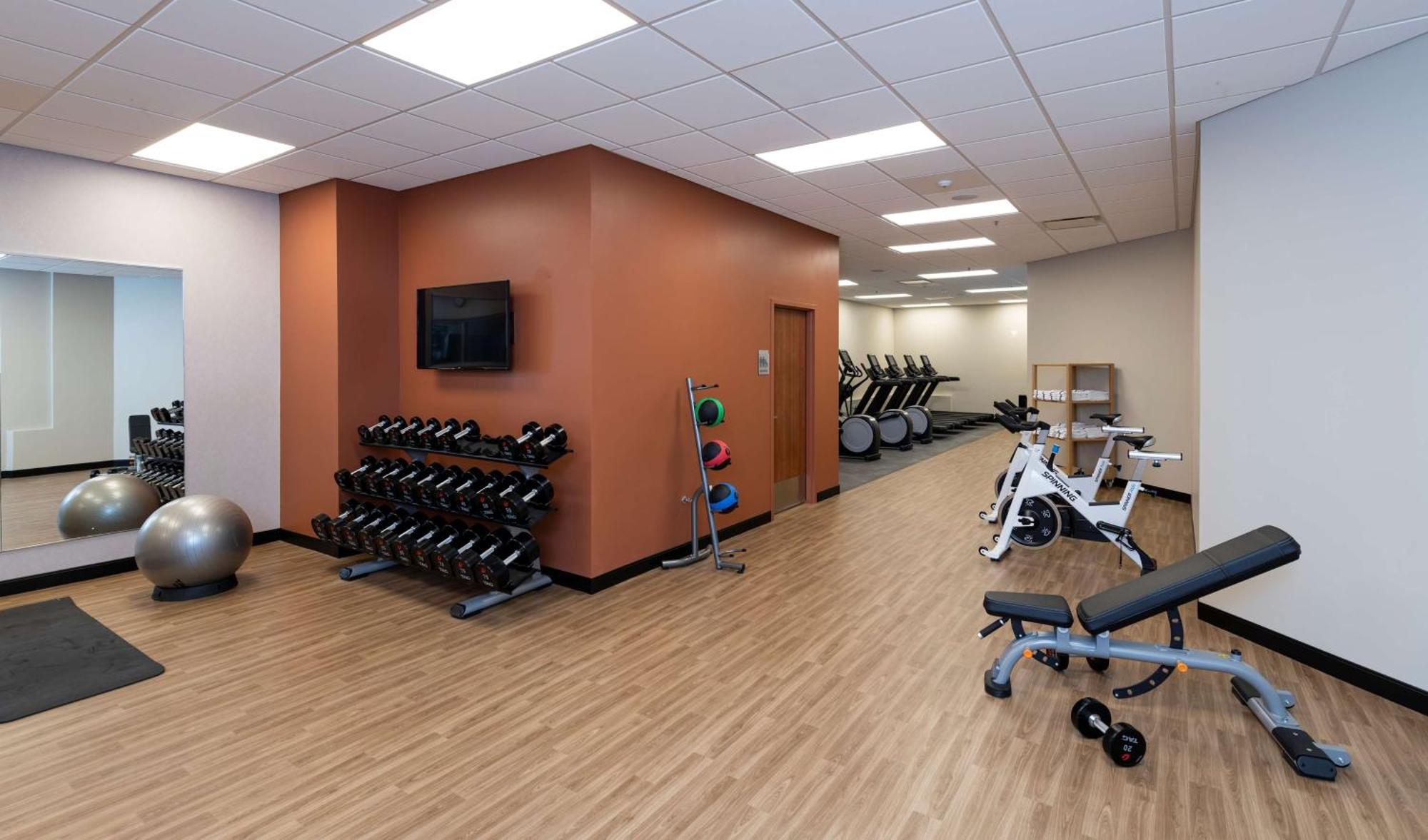 Doubletree By Hilton Madison East Hotel Екстериор снимка