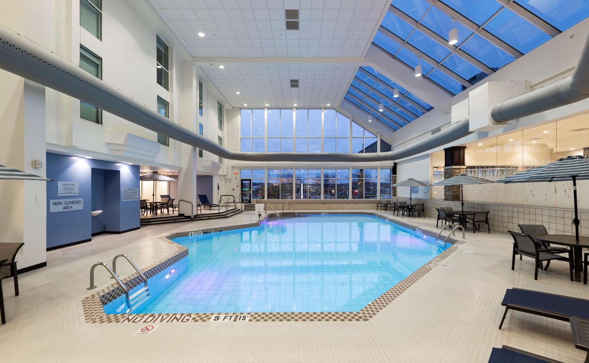 Doubletree By Hilton Madison East Hotel Екстериор снимка