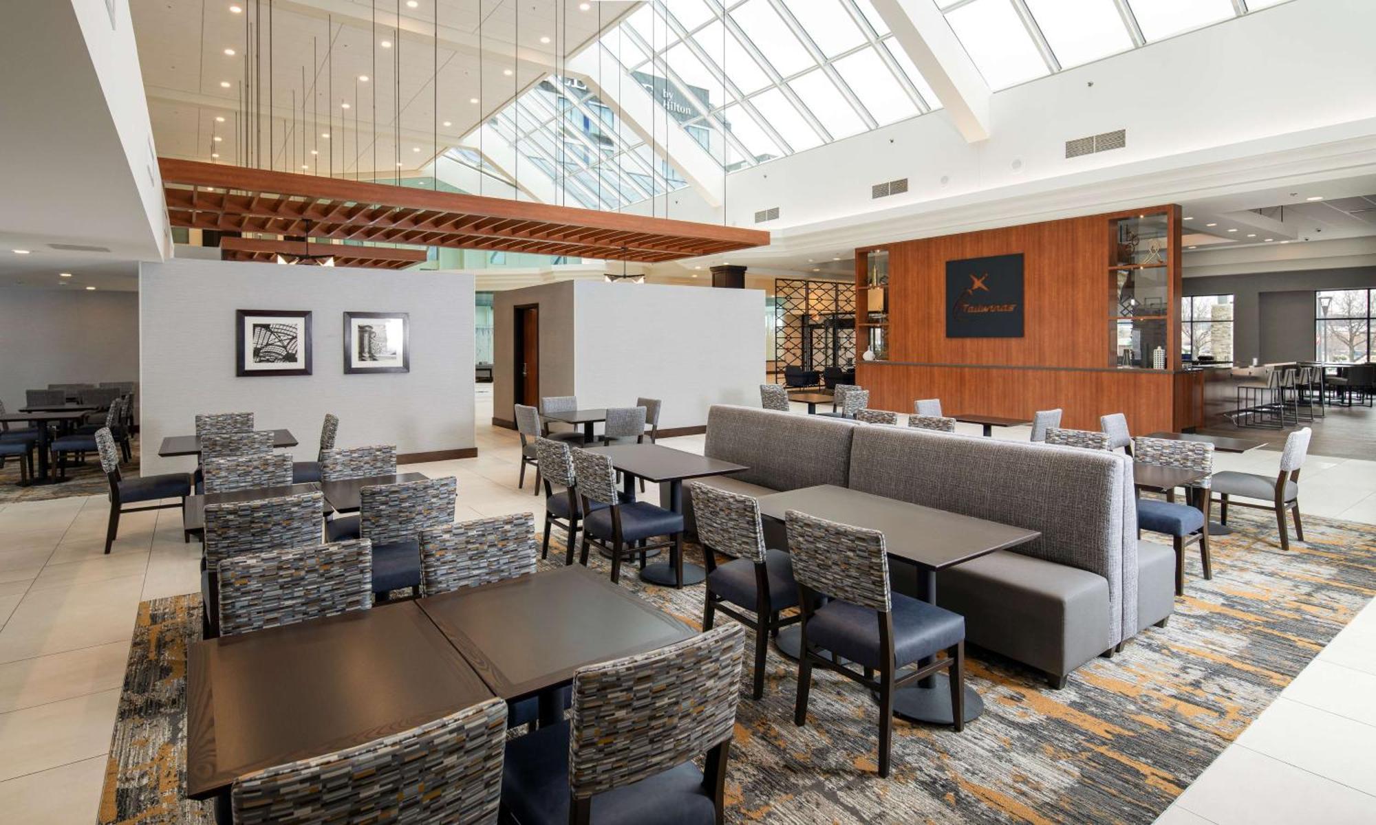 Doubletree By Hilton Madison East Hotel Екстериор снимка