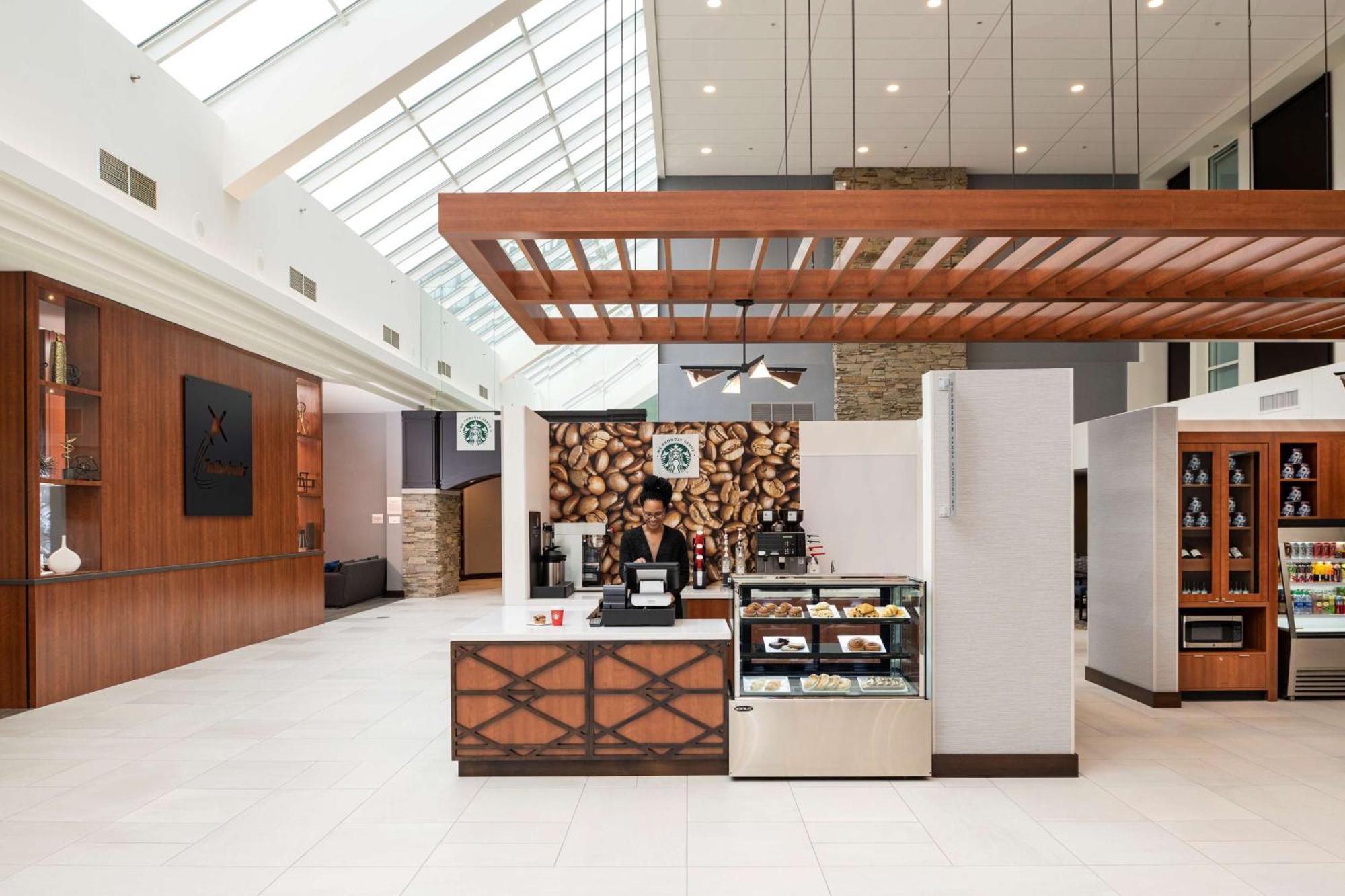 Doubletree By Hilton Madison East Hotel Екстериор снимка