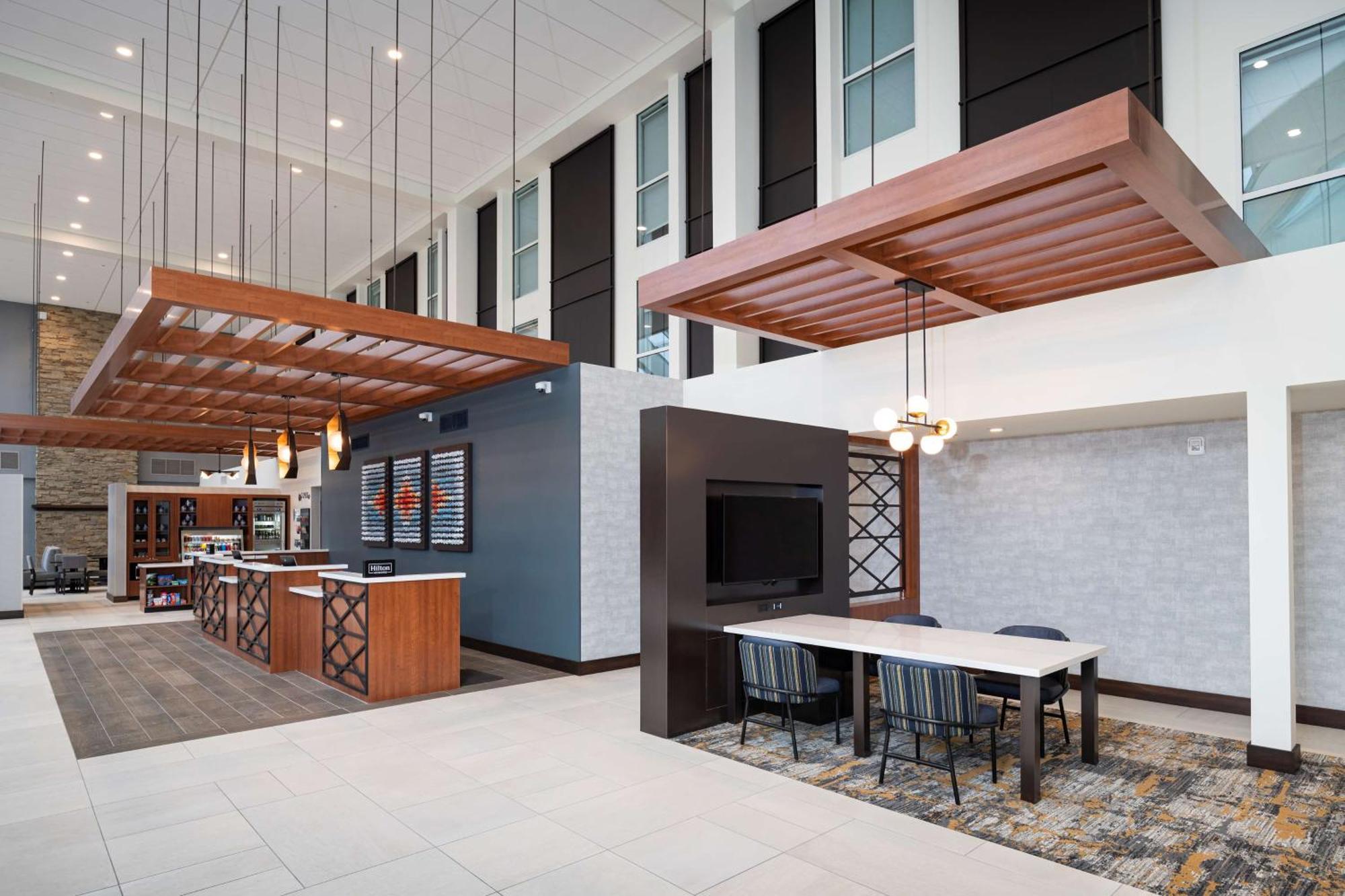 Doubletree By Hilton Madison East Hotel Екстериор снимка