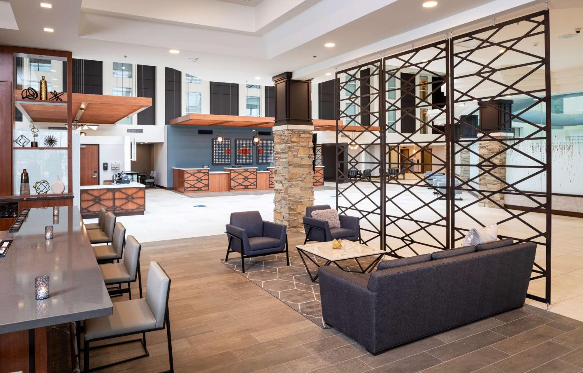 Doubletree By Hilton Madison East Hotel Екстериор снимка